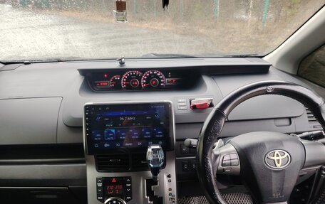 Toyota Voxy II, 2012 год, 1 700 000 рублей, 8 фотография