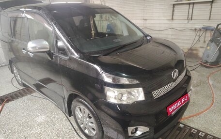 Toyota Voxy II, 2012 год, 1 700 000 рублей, 2 фотография