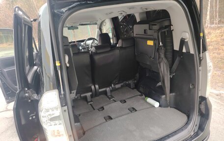 Toyota Voxy II, 2012 год, 1 700 000 рублей, 7 фотография