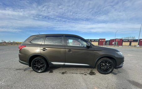 Mitsubishi Outlander III рестайлинг 3, 2015 год, 1 400 000 рублей, 5 фотография