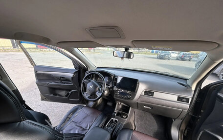 Mitsubishi Outlander III рестайлинг 3, 2015 год, 1 400 000 рублей, 9 фотография