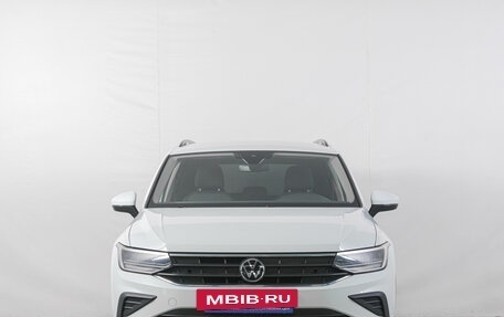 Volkswagen Tiguan II, 2021 год, 2 849 000 рублей, 2 фотография