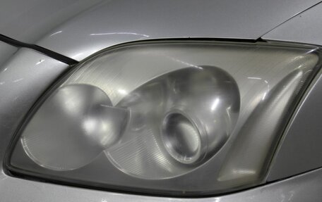 Toyota Avensis III рестайлинг, 2005 год, 690 000 рублей, 4 фотография