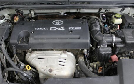 Toyota Avensis III рестайлинг, 2005 год, 690 000 рублей, 12 фотография