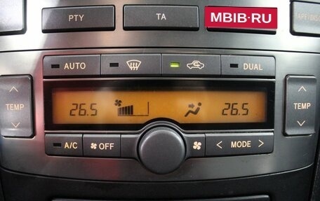 Toyota Avensis III рестайлинг, 2005 год, 690 000 рублей, 18 фотография