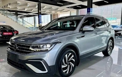 Volkswagen Tiguan II, 2023 год, 2 800 000 рублей, 1 фотография