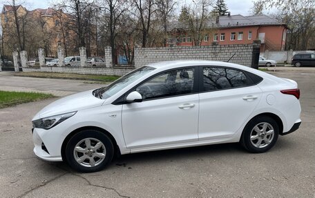 Hyundai Solaris II рестайлинг, 2021 год, 1 650 000 рублей, 2 фотография