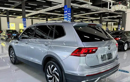 Volkswagen Tiguan II, 2023 год, 2 800 000 рублей, 4 фотография