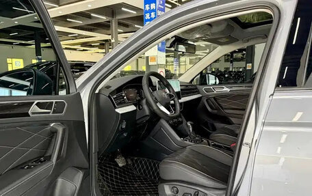 Volkswagen Tiguan II, 2023 год, 2 800 000 рублей, 8 фотография