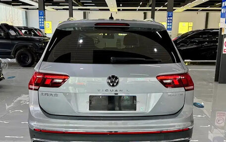 Volkswagen Tiguan II, 2023 год, 2 800 000 рублей, 6 фотография