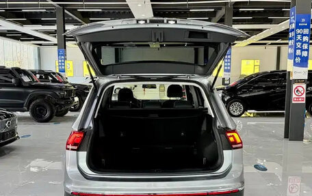 Volkswagen Tiguan II, 2023 год, 2 800 000 рублей, 13 фотография