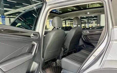 Volkswagen Tiguan II, 2023 год, 2 800 000 рублей, 11 фотография