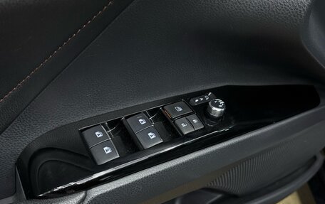 Toyota Camry, 2019 год, 2 990 000 рублей, 17 фотография