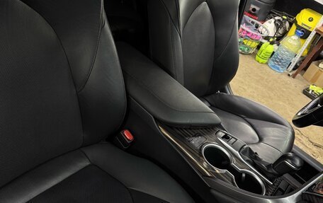 Toyota Camry, 2019 год, 2 990 000 рублей, 23 фотография