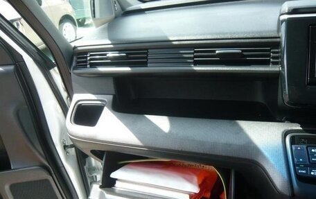 Honda Stepwgn IV, 2017 год, 1 450 000 рублей, 22 фотография