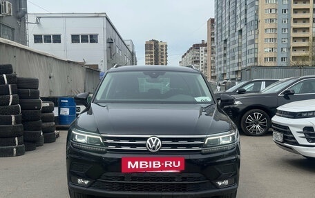 Volkswagen Tiguan II, 2019 год, 2 449 000 рублей, 2 фотография