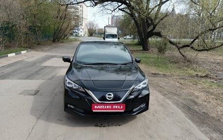 Nissan Leaf II, 2019 год, 1 800 000 рублей, 1 фотография