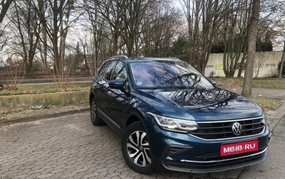 Volkswagen Tiguan II, 2022 год, 2 812 325 рублей, 1 фотография