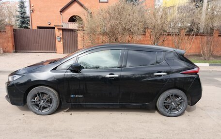 Nissan Leaf II, 2019 год, 1 800 000 рублей, 4 фотография