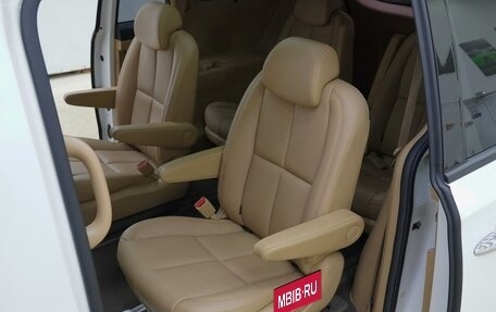 KIA Carnival III, 2018 год, 2 115 000 рублей, 13 фотография