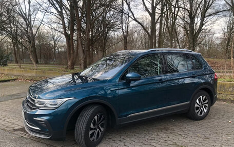 Volkswagen Tiguan II, 2022 год, 2 812 325 рублей, 3 фотография