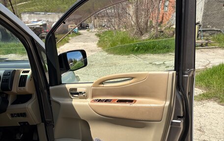 Nissan Serena III, 2005 год, 570 000 рублей, 21 фотография