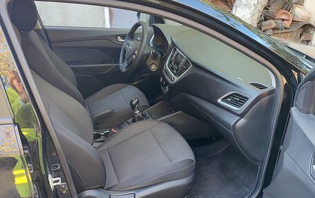 Hyundai Solaris II рестайлинг, 2017 год, 1 600 000 рублей, 3 фотография