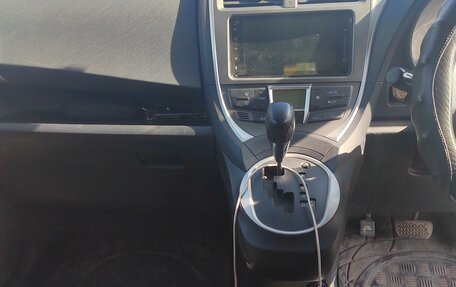 Toyota Ractis II, 2011 год, 780 000 рублей, 3 фотография