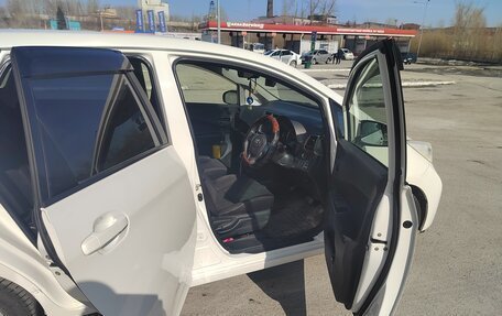 Toyota Ractis II, 2011 год, 780 000 рублей, 4 фотография