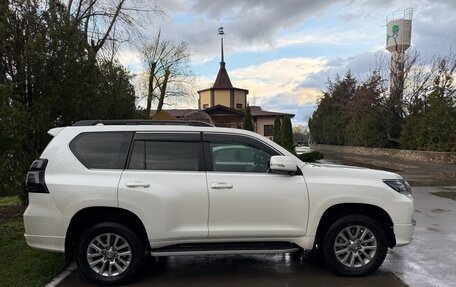 Toyota Land Cruiser Prado 150 рестайлинг 2, 2020 год, 5 600 000 рублей, 5 фотография