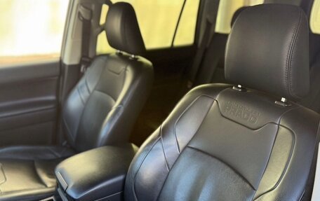 Toyota Land Cruiser Prado 150 рестайлинг 2, 2020 год, 5 600 000 рублей, 11 фотография