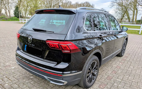 Volkswagen Tiguan II, 2022 год, 3 252 575 рублей, 2 фотография