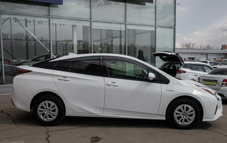 Toyota Prius IV XW50, 2018 год, 1 498 000 рублей, 3 фотография