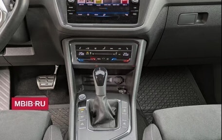 Volkswagen Tiguan II, 2022 год, 3 252 575 рублей, 7 фотография