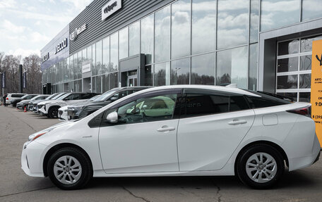 Toyota Prius IV XW50, 2018 год, 1 498 000 рублей, 9 фотография