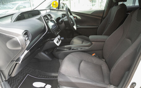 Toyota Prius IV XW50, 2018 год, 1 498 000 рублей, 18 фотография