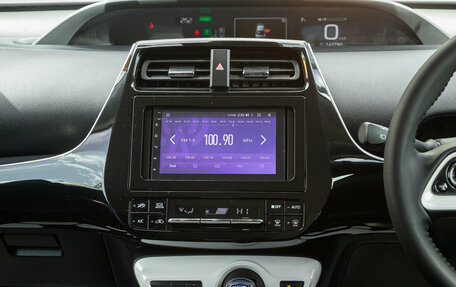 Toyota Prius IV XW50, 2018 год, 1 498 000 рублей, 16 фотография