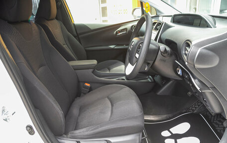 Toyota Prius IV XW50, 2018 год, 1 498 000 рублей, 11 фотография