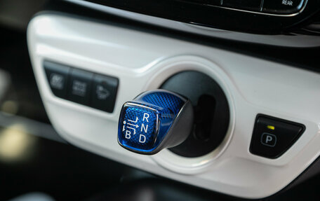 Toyota Prius IV XW50, 2018 год, 1 498 000 рублей, 12 фотография