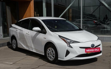 Toyota Prius IV XW50, 2018 год, 1 498 000 рублей, 7 фотография