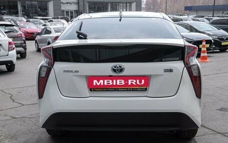 Toyota Prius IV XW50, 2018 год, 1 498 000 рублей, 8 фотография