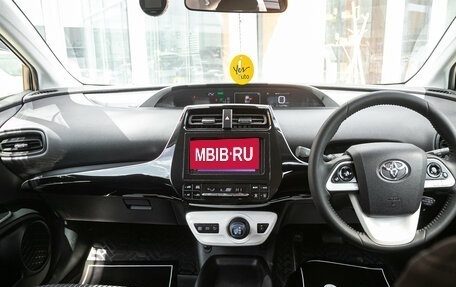 Toyota Prius IV XW50, 2018 год, 1 498 000 рублей, 15 фотография