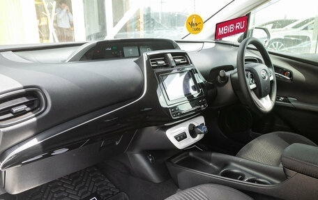 Toyota Prius IV XW50, 2018 год, 1 498 000 рублей, 19 фотография