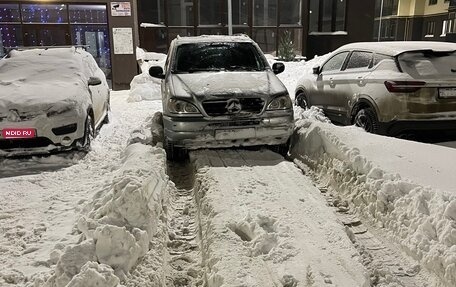 Mercedes-Benz M-Класс, 1998 год, 400 000 рублей, 1 фотография