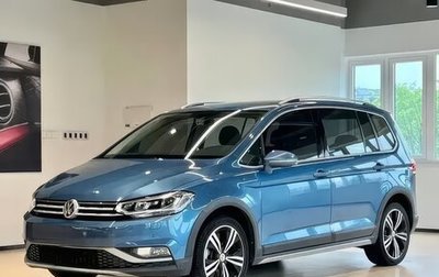 Volkswagen Touran III, 2022 год, 2 100 000 рублей, 1 фотография