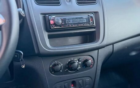 Renault Logan II, 2020 год, 890 000 рублей, 8 фотография