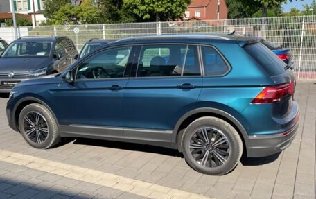 Volkswagen Tiguan II, 2022 год, 3 972 099 рублей, 2 фотография