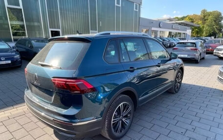 Volkswagen Tiguan II, 2022 год, 3 972 099 рублей, 3 фотография