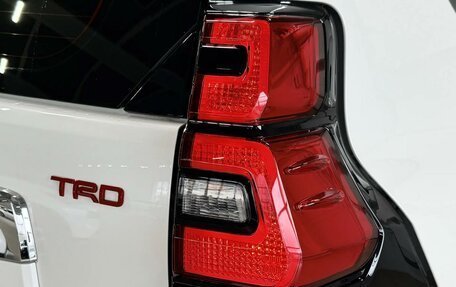 Toyota Land Cruiser Prado 150 рестайлинг 2, 2019 год, 6 400 000 рублей, 8 фотография