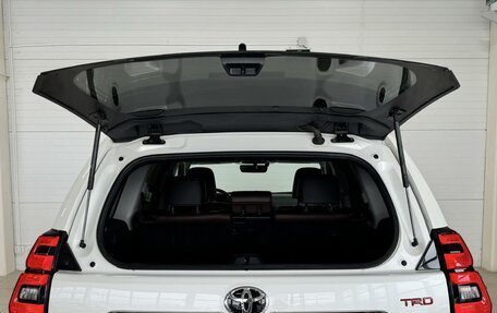 Toyota Land Cruiser Prado 150 рестайлинг 2, 2019 год, 6 400 000 рублей, 11 фотография